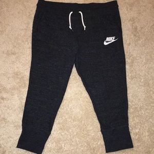 Nike Cropped Sweatpants
